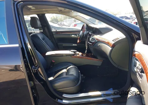 2011 Mercedes-Benz S 550 из США, поврежденный, VIN WDDNG7BB4BA376857